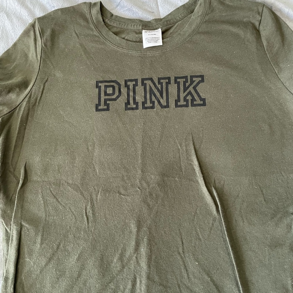 PINK VS camo green short sleeved tee